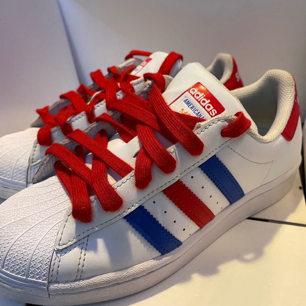 Adidas Superstar vs. Americana Size Y4.5